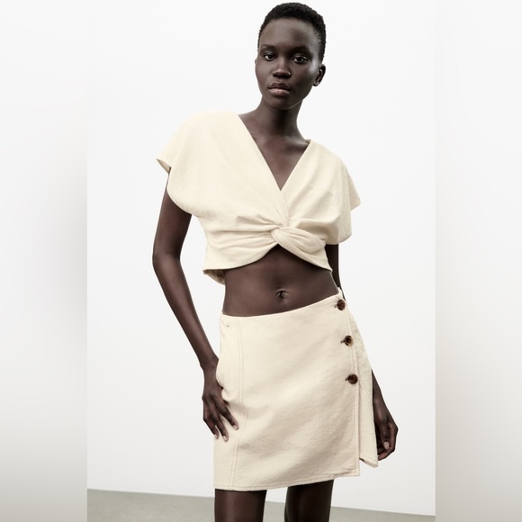 ***HOST PICK!!!*** NWT Zara Contrast Topstitching Mini Skirt - Size large Cream - Picture 6 of 9